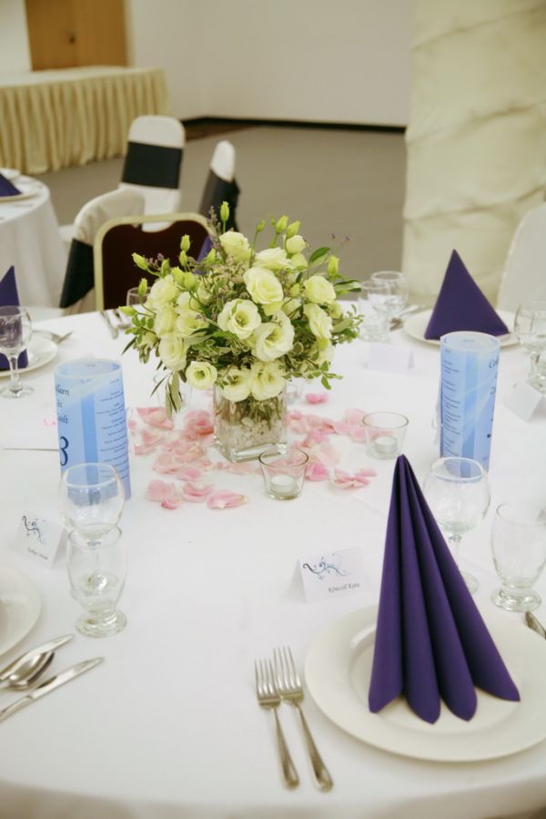 Centerpiece in glacc cube, Rubin Hotel Budapest (liziantus, cream), wedding