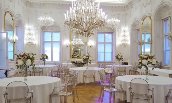 Wedding Centerpiece tall vase, 1pc, Festetics Palace Budapest (hydrangea, roses, shrub roses, carnations, alstromelia, dahlia, white, pink)