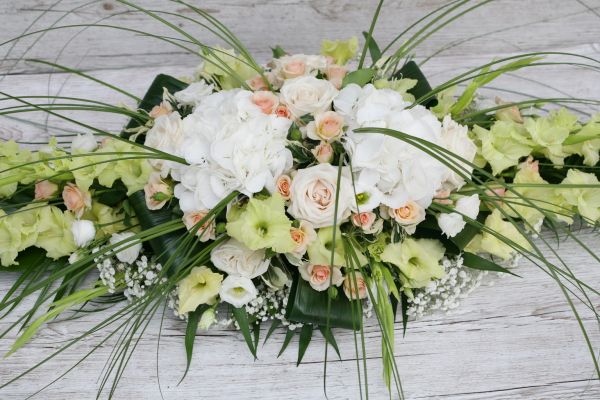 Main table centerpiece Fisherman's bastion (rose, gladiolus, , hydrangea, gypsophila, white, peach, green), wedding