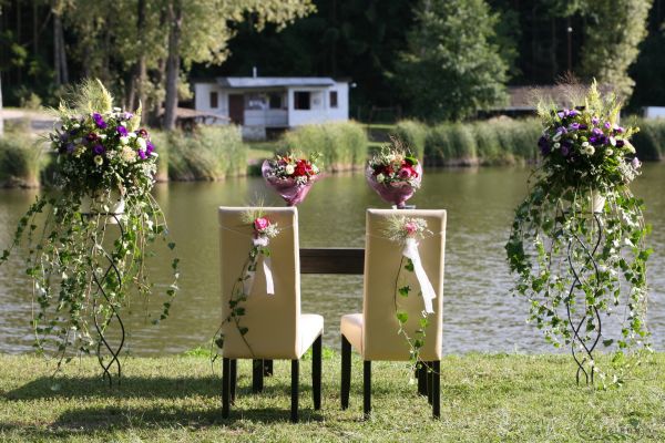 ceremony with standing decorations Bélapátfalva (purple, pink), wedding