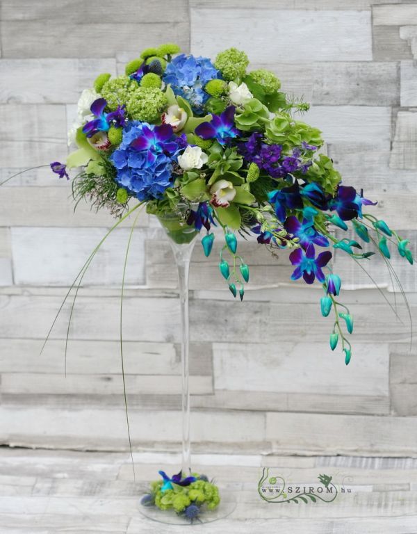 Coctail cup centerpiece with blue flowers (hydrangea, cymbidium, dendrobium, cpompom, blue, green), wedding