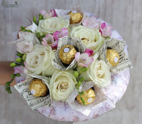 Chocolate bouquet with flowered bouquetholder