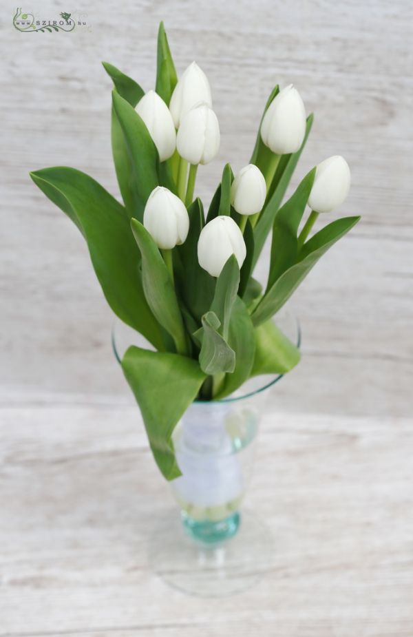 wedding centerpie white tulip in vase