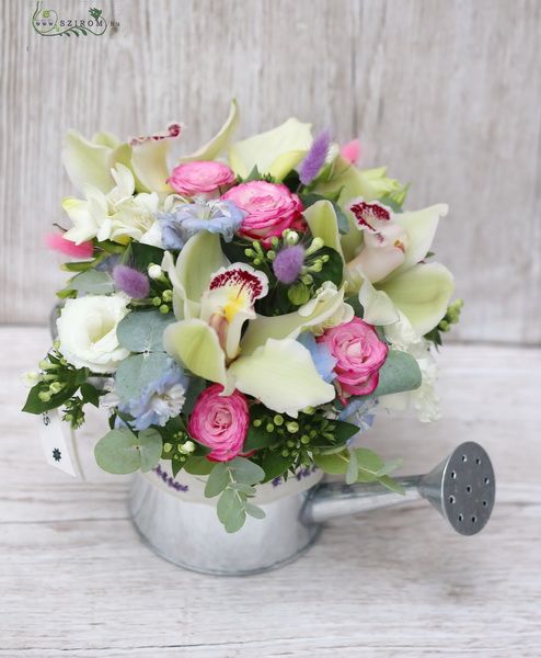 Kleine Dose mit 3 Orchideen, kleine Blumen