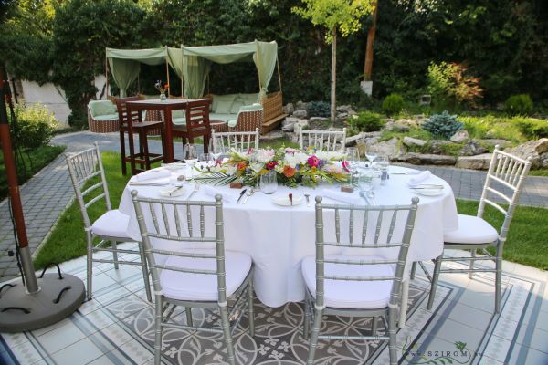 Meadow wildflowers centerpieces wiith dahlias and gladiolus Émile restaurant Budapest