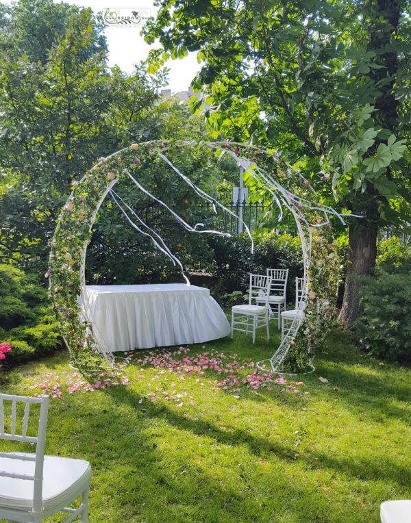 Round wedding gate, moongate , Ádám villa (limonium, rose, peach, pink)