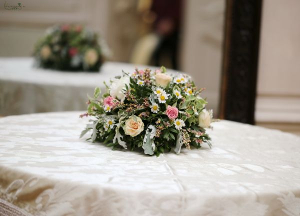 Wildflower style table decoration (chamomile, limonium, freesia, spray rose, grey, pink, white, peach) Festetics Palace Budapest