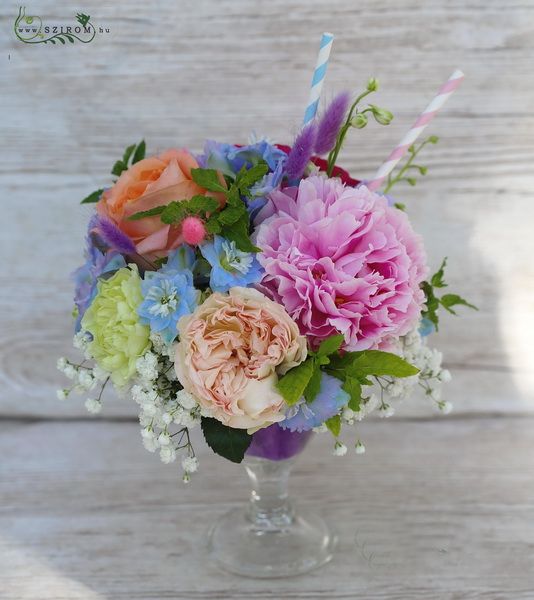 Ice cream cup with flowers (8 stems)