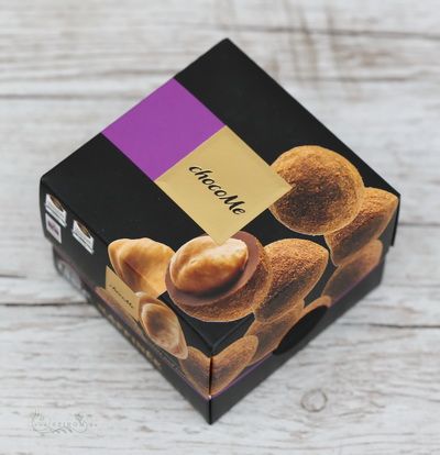 chocoMe Cantonese macadamia nut coated with blond chocolate and tonka beans (120g)