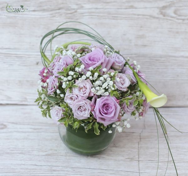 Centerpiece in glass sphere (spray roses, babybreath, cala, purple)