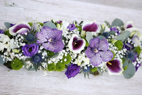 Main table centerpiece  Ádám villa (cala, vanda orchid, lisianthus, baby breath, white, purple)