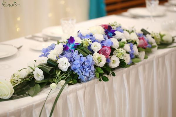 Main table centerpiece  Barabás villa (hydrangea, lisianthus, rose, dendrobium orchid, fehér, kék, lila)