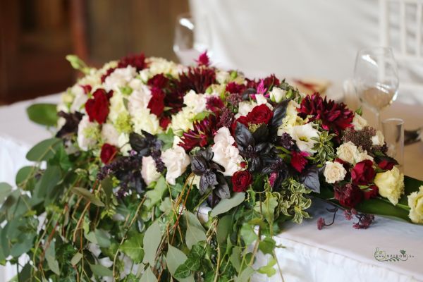 Main table centerpiece, Csónakház Mulató Budapest (dahlia, lisianthus, ivy, burgundy, cream)