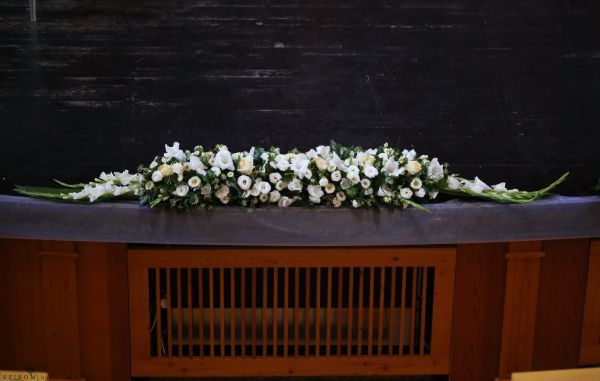 Stage decoration, Stephaneum Piliscsaba (gladiolus, lisianthus, rose, white)