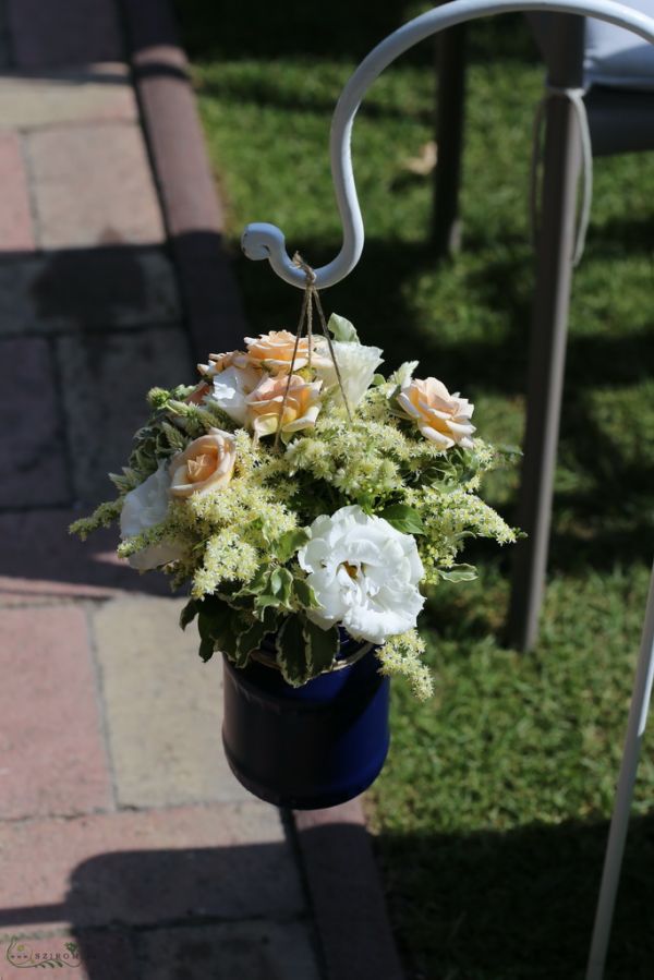 Hanging decoration in a blue jar, A KERT Bisztró Budapest (spray rose, solidago, peach)