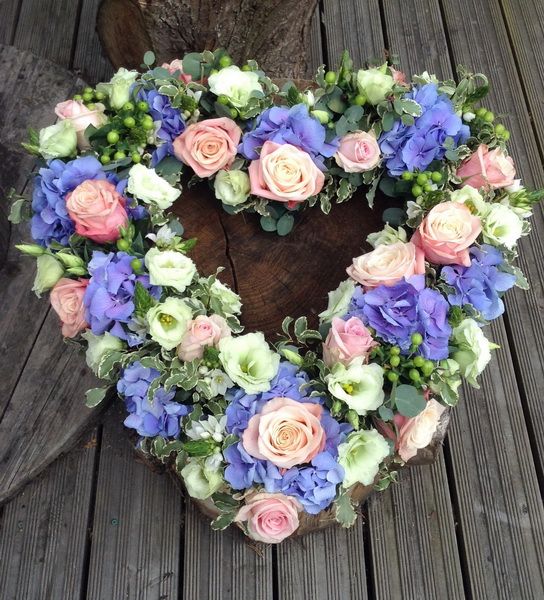 heart shaped wreath made of white, pink and blue flowers (50cm, 41st)