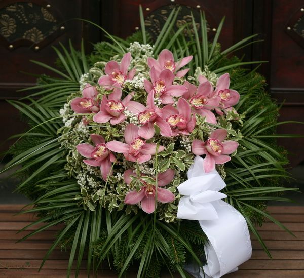 standing wreath made of pink orchids and baby'sbreathe (70cm, 13st)
