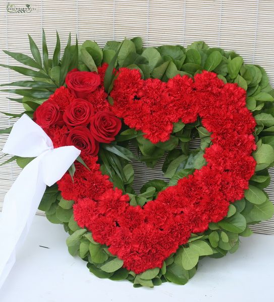 heart of red colored carnations and 5 roses  (48cm, 25st)