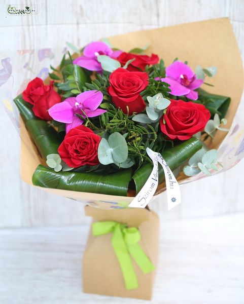 Bouquet of roses with phalaenopsis orchid in a paper vase (8  stems)