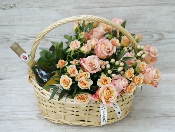 rose basket with a bottle of Tokaji Szamorodni (19 st)