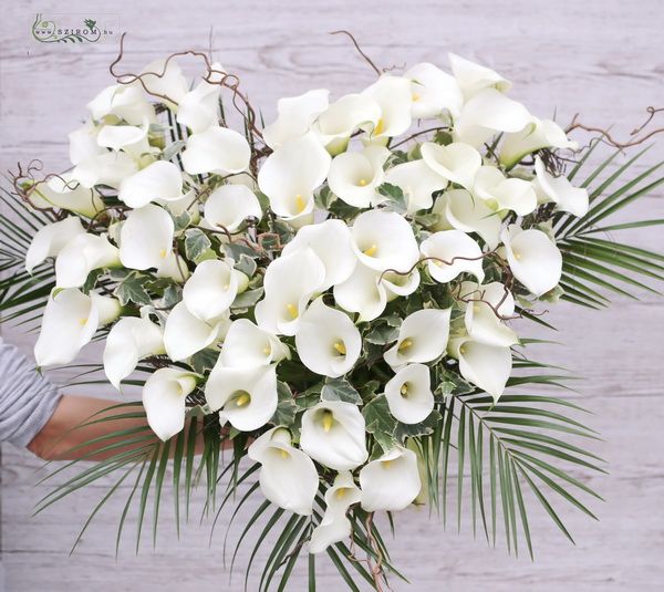 60 calla lilies in heart shape