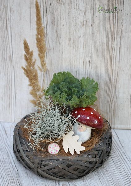 Herbst Blumenkorb mit Pilzmann