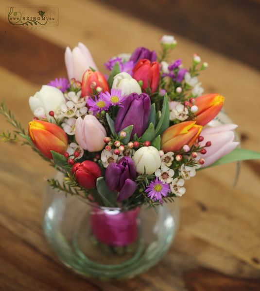 Tulpen mit kleinen Blüten in Glasschale (15 + 6 Stiele)