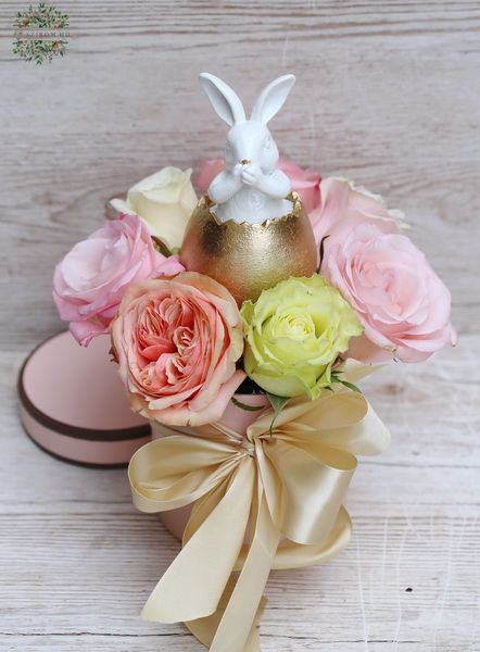 Hasenbox mit Pastell Rosen (7 Stiele)