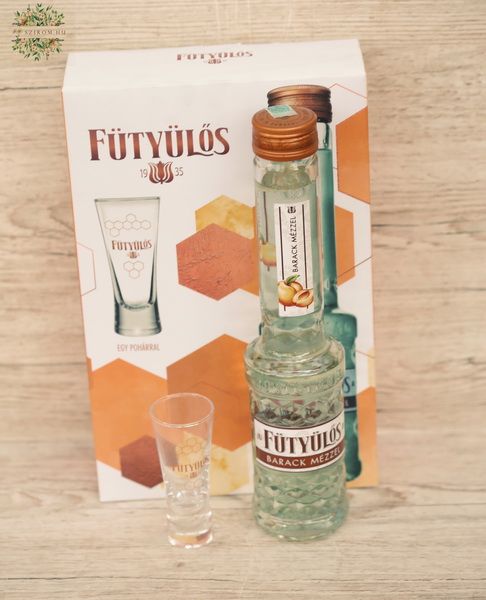 Fütyülős mit Glas