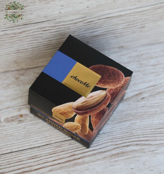 chocoMe Raffinée dark chocolate dragée with Sicilian almonds without added sugar