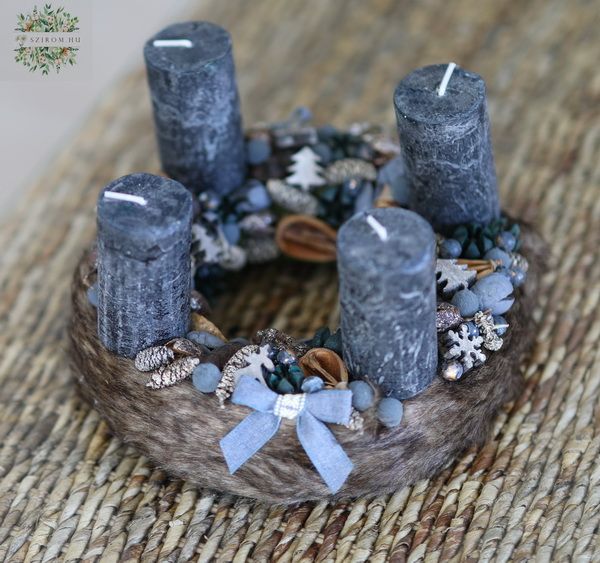 Advent wreath with dark blue candles