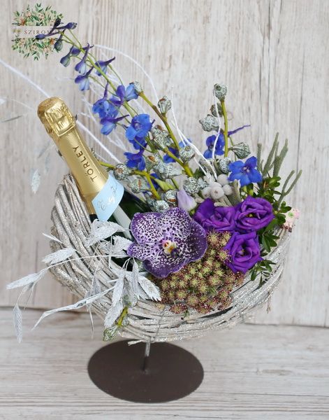 Halbmondtopf mit Champagner, Blumen