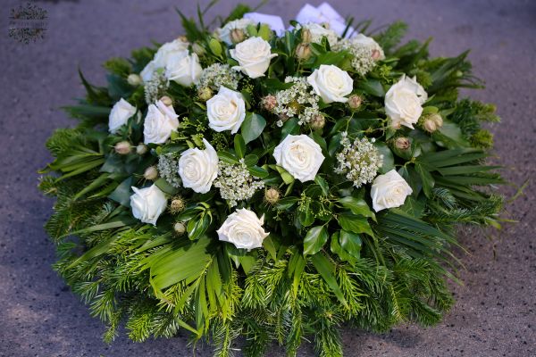 wreath with 20 white roses and small flowers (1m)