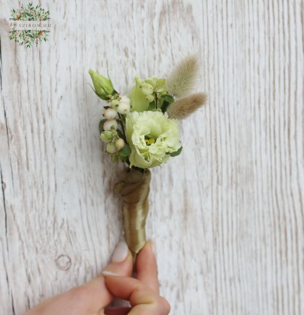 groom's badge (lizianthus, wildflower, cream, natur)