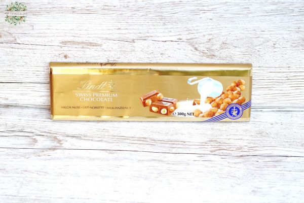 Lindt svájci prémium tejcsokoládé egész mogyoróval