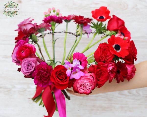 Open heart bouquet (23 stems)