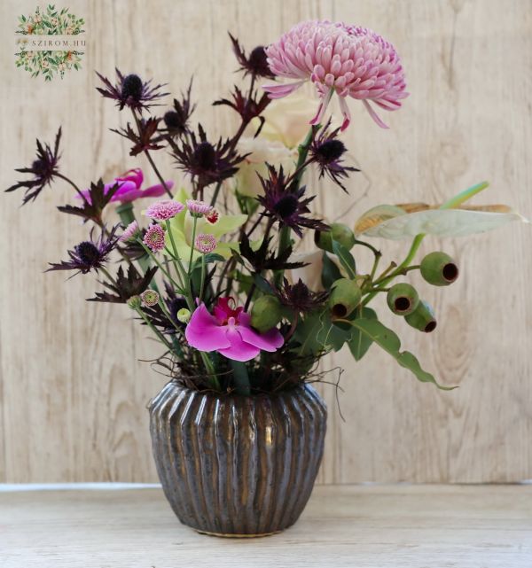 Special ceramic bowl with extra flowers and metallic colors