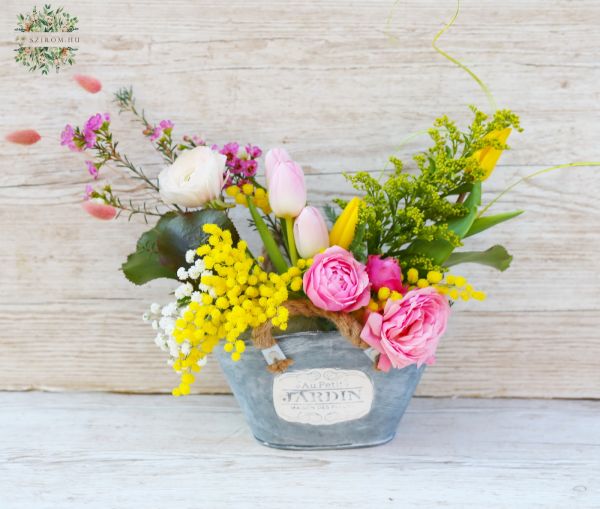 Small flowerbowl with tulips and mimosas (10 stems)