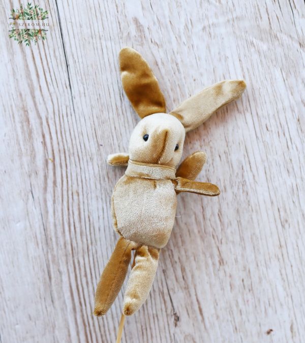 brauner Kaninchen an einer Stabe