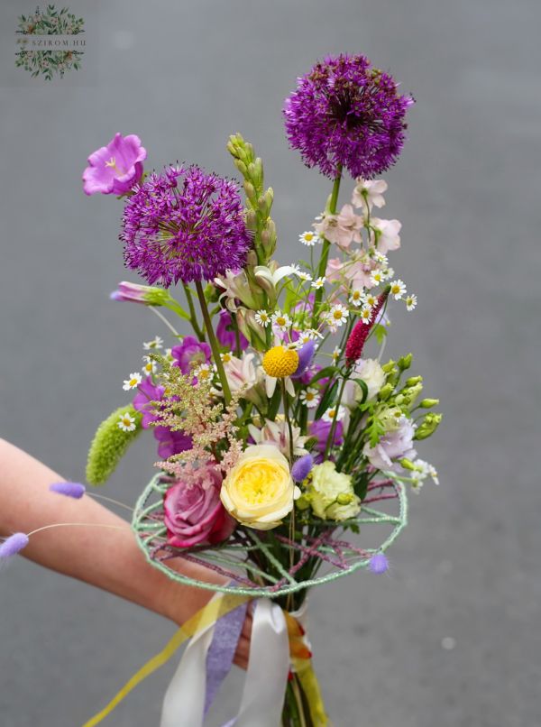 Airy bouquet of wildflowers with English roses, in a woolen cord bouquet base