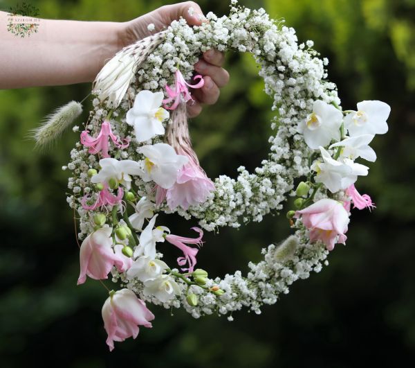 Modern karika menyasszonyi csokor (rezgő, tulipán, orchidea, fehér, rózsaszín)
