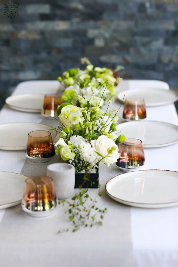 2-piece wedding and event table decoration, modern, airy, with crossing lines (green, white, rose, lisianthus, calla)