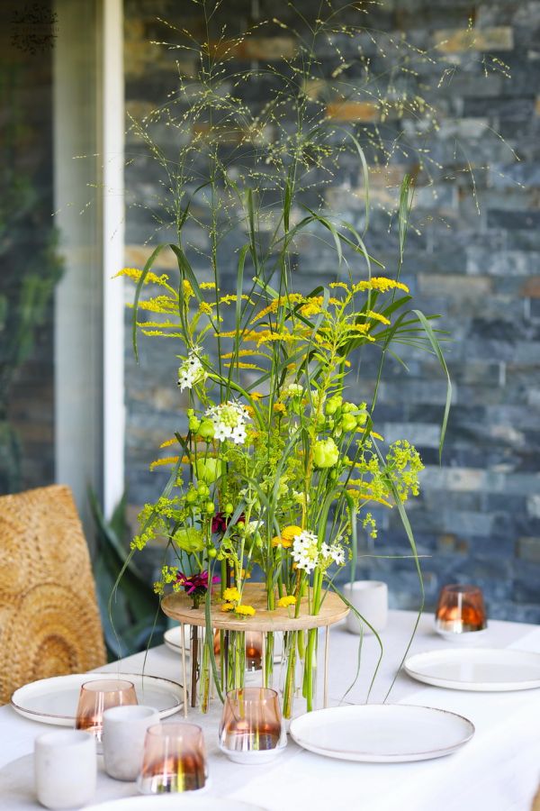 Airy modern wedding and event table decoration with field-like flowers, in a vial base (yellow, orithogalum, lisianthus, chrysanthemum, seasonal flowers)