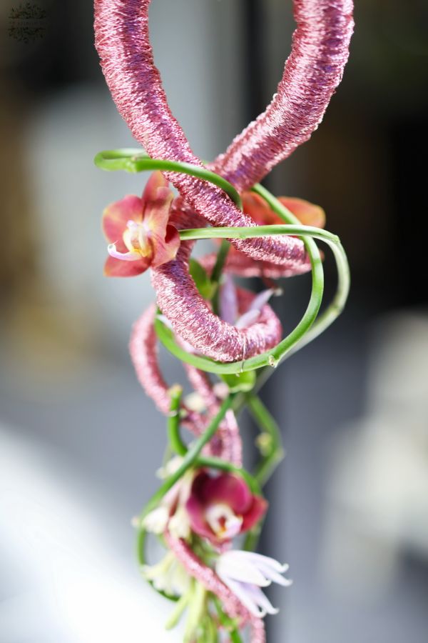 Moderner handgemachter Spiral-Brautstrauß mit Orchidee (rosa)