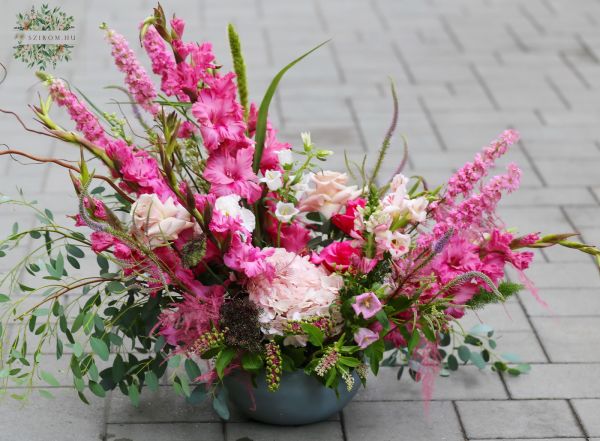 Big airy pink flower arrangement in a bowl (35 stems)