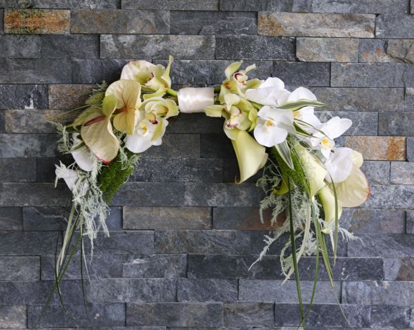 Modern trendi menyasszonyi csokor ( kála, orchidea, anthurium, fehér, zöld)