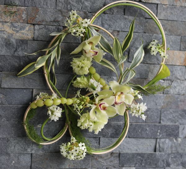 moderner Hoop-Bouquet mit Orchideen (Ornithogalum, Calla, Orchidee, Grün)