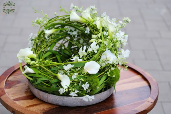 Urn decoration, urn wreath, sinking in water