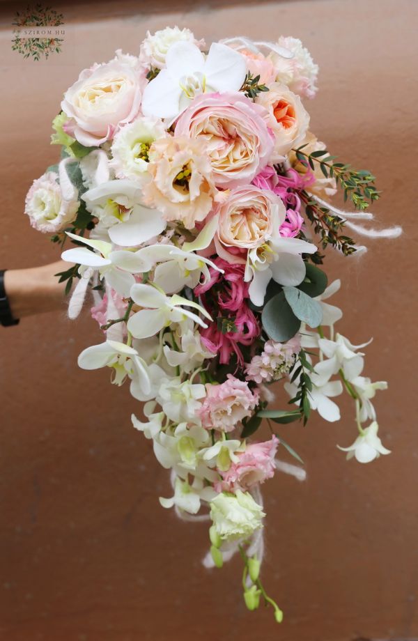 Teardrop-shaped bridal bouquet (orchid, lisianthus, English rose, pink, peach, white, Budapest)