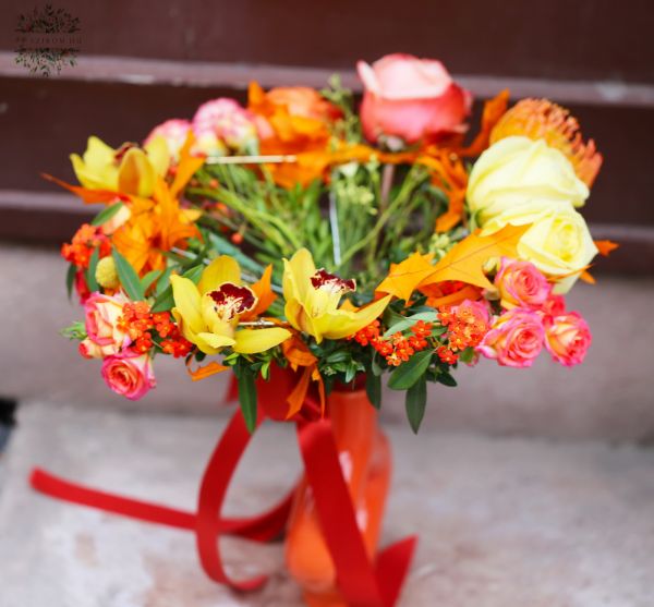 Autumn bouquet for cubeheads, with square vase